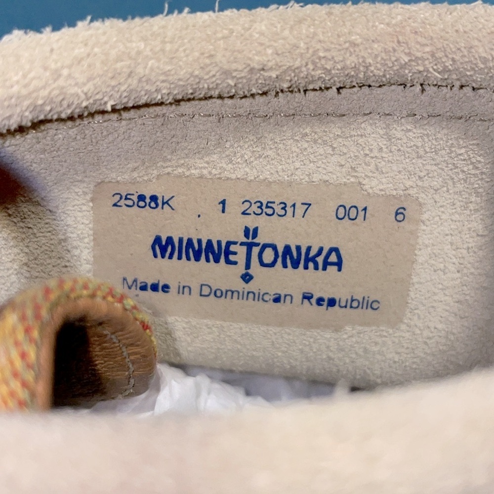 Minnetonka girls’ size 1 moccasins, NWOT - Picture 5 of 8